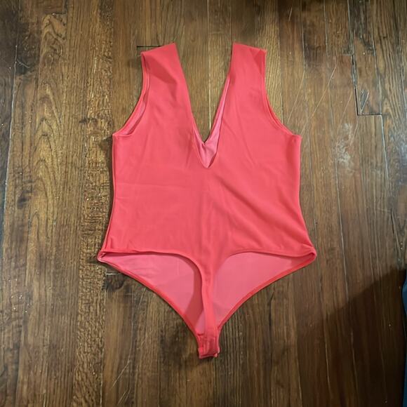 Free People Low V Neck Coral Pink Bodysuit XL New - Picture 4 of 8
